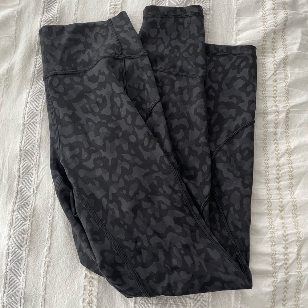 Lululemon In Movement 25” size 6